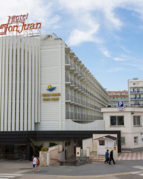 Obóz Hotel DJ RESORT **** Hiszpania ze zwiedzaniem Paryża i Disneyland 2024 Wiek 12-17 lat (F1-011)