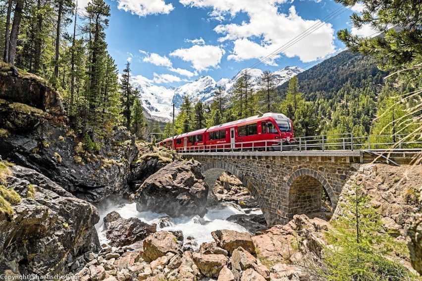 Szwajcaria i czerwony pociąg (F1-140)
