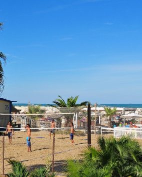 Obóz rekreacyjny Party Trip samolot Hotel Karin Włochy Rimini wiek 16-18 lat 2026 (A1-170)