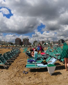 Obóz rekreacyjny Party Trip samolot Hotel Karin Włochy Rimini wiek 16-18 lat 2026 (A1-170)