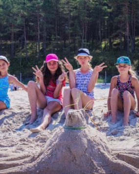 Girls Power Camp nad morzem Ostrowo k/Jastrzębiej Góry wiek 7-13 lat 2024 (K1-046)