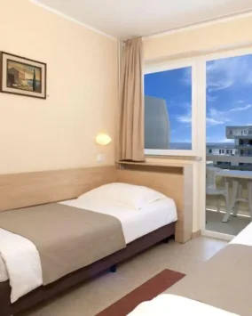 Obóz Chorwacja Porec autokar Hotel DELFIN 2* wiek 13-19 lat 2026 (J1-072)