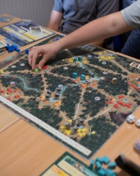 Obóz Planszówek i Gier Fabularnych Junior Kazimierz Dolny wiek 8-12 lat 2026 (K1-067)