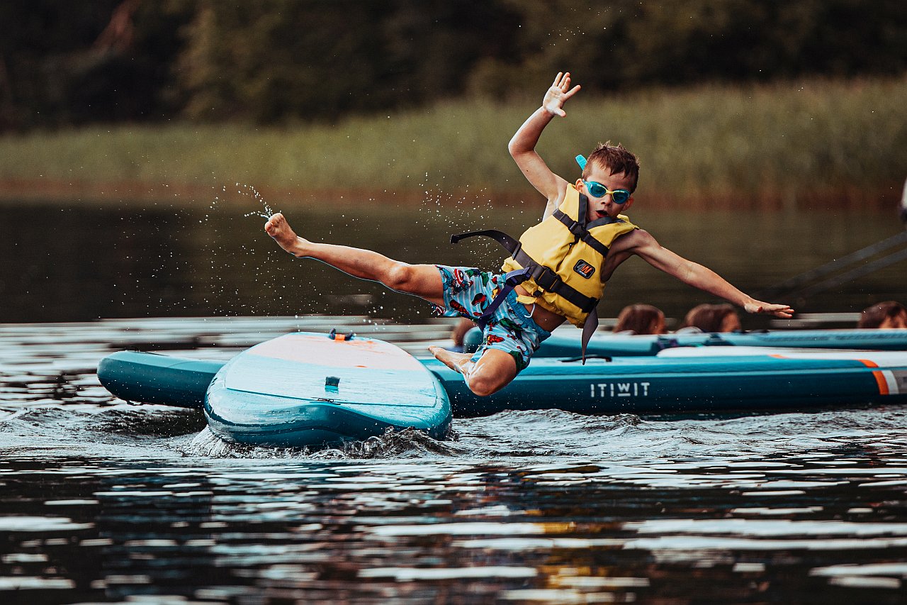 Przygodowy Obóz z deskami SUP na Kaszubach Hotel Gołuń wiek 9-14 lat (K1-256)