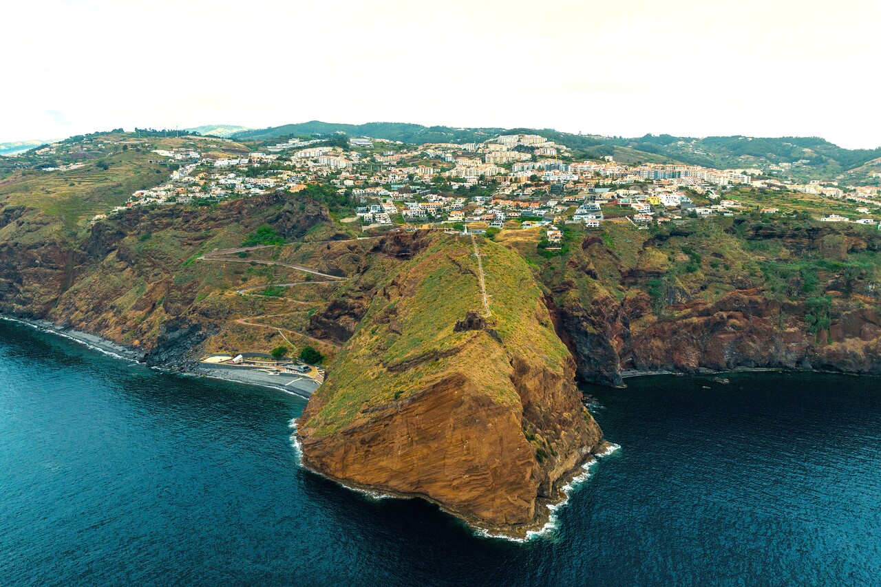 Madera - Na krańcu Europy - wylot z Warszawy obóz Portugalia wiek 14-19 lat (A1-935)